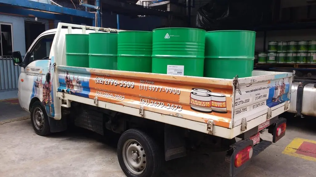Caminhão da Santo André Lubrificantes pronto para entrega